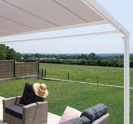 Faites toute la lumière sur la pergola à toile enroulable !
