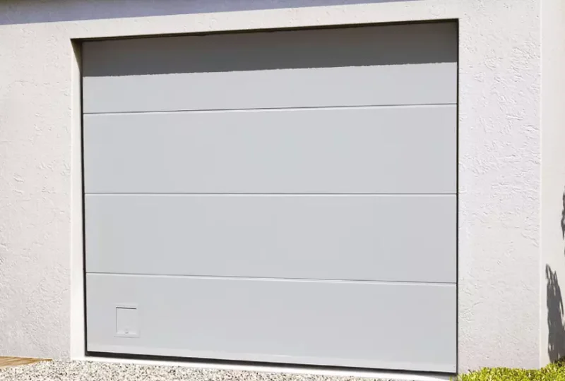 Porte de garage sectionnelle plafond : entrez par la grande porte même dans les petits espaces