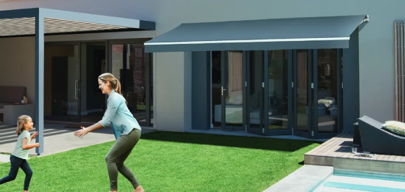 Store banne, pergola : donnez une autre dimension à votre terrasse