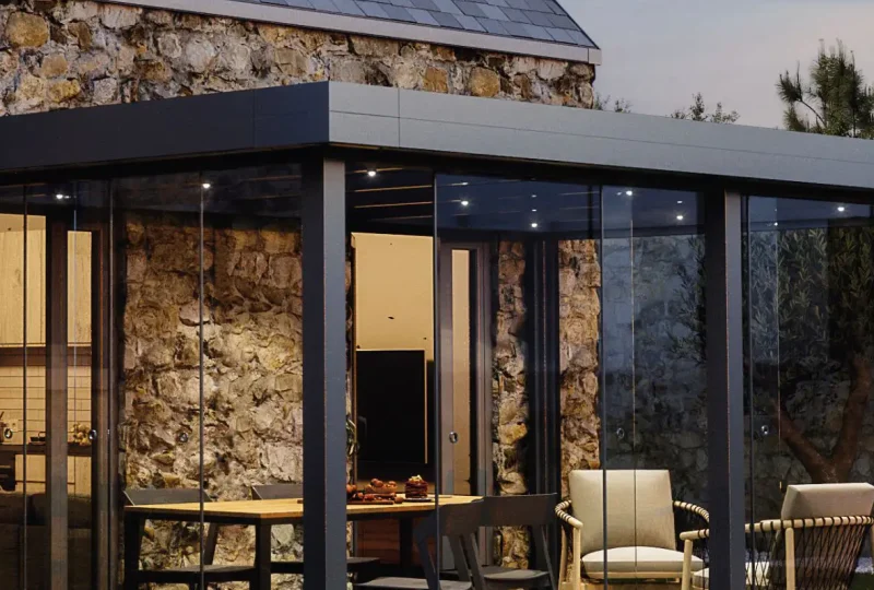 Pergola : un nouvel espace de vie à l&rsquo;éxterieur… et une totale maîtrise de la luminosité à l&rsquo;intérieur !