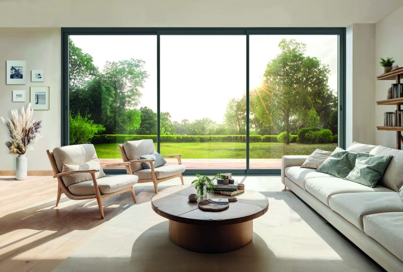 Quelles solutions pour protéger une baie vitrée orientée sud ?