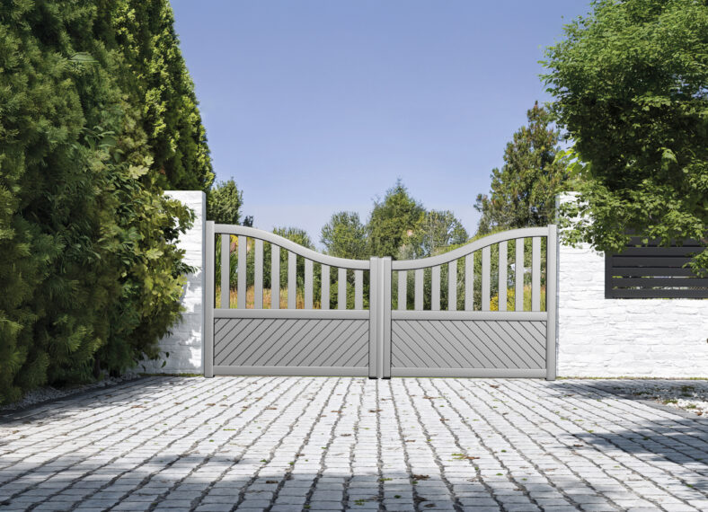 <p>Chapeau de gendarme inversé</p>